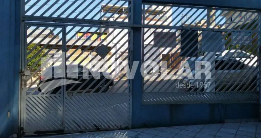 Sobrado em terreno amplo de 183 metros com 4 dormitórios, 4 vagas e uma segunda moradia