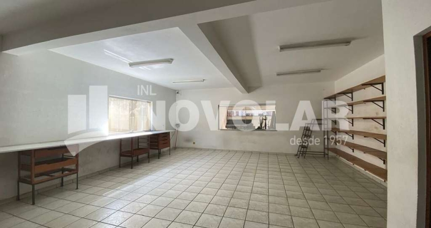 Galpão com 245 metros quadrados de área construída na Vila Maria