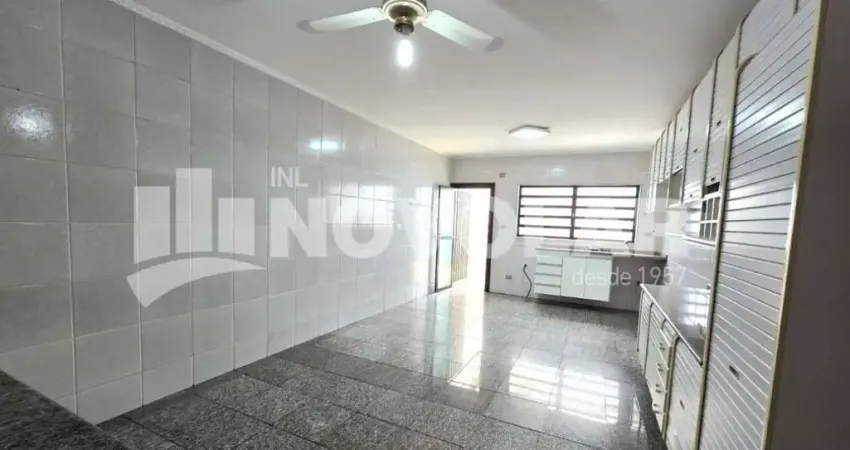 Sobrado na água fria com 3 dormitórios (1 suite), 4 vagas e pequena piscina