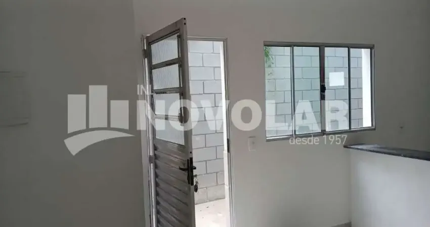 Casa com 2 quartos para alugar na Vila Nivi, São Paulo 