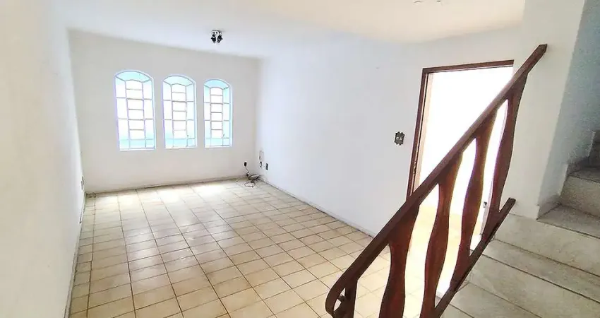 Sobrado com 2 Dormitórios e 2 Vagas no Bairro Santa Maria em Santo André.