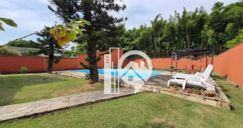 Casa Térrea com piscina e um ótimo quintal - Condominio Village Paineiras - Pindamonhangaba/SP