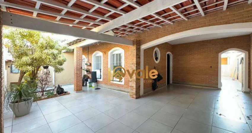 Casa com 3 quartos à venda na Rua Clóvis Navarro da Cruz, Cidade Jardim, Jacareí