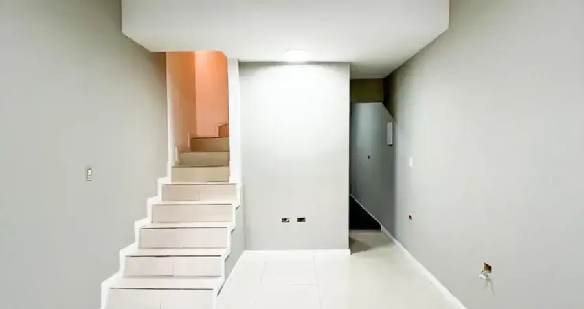 Casa à Venda em Condominio Fechado em Jandira de 2 dormitorios por R$ 350.000,00
