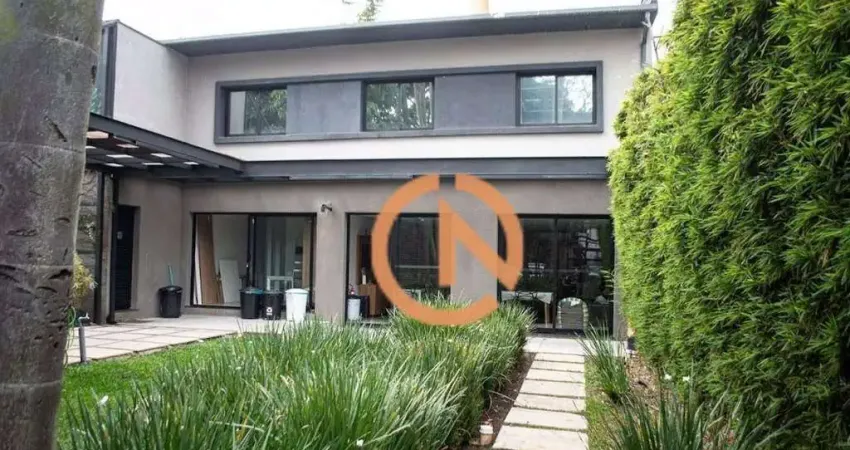 Casa de alto padrão à venda em pinheiros – 750 m², 10 salas, jardim e estacionamento privativo