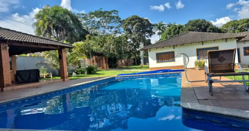 CHACARA ALTO PADRAO PROXIMA A GOIANIA COM 6 QUARTOS,  QUIOSQUE GOURMET MOBILIADA E DECORADA