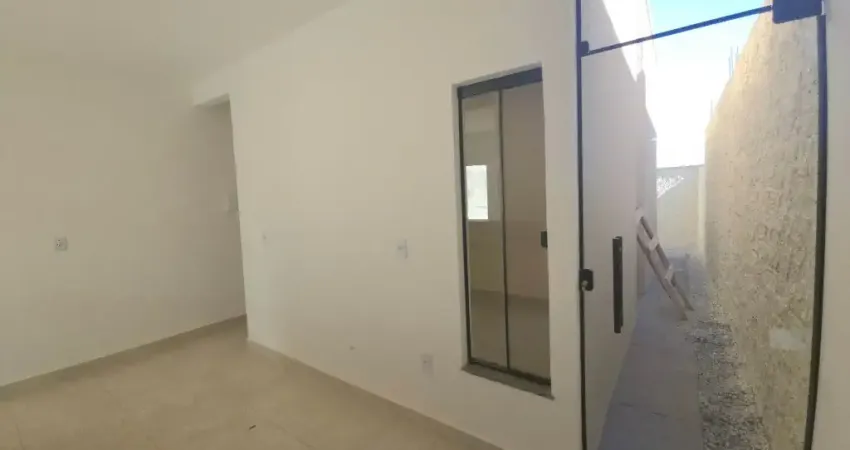 Casa 2 quartos com suite proximo ao shopping portal sul, linha de onibus, escolas e supermercados.