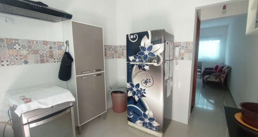 Lindo sobrado de condomínio a 250 metros do MAR à venda no bairro Maracanã em Praia Grande