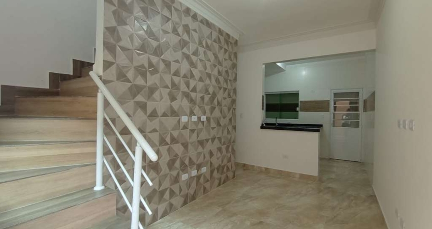 Lindo Sobrado em Condomínio fechado de 2 Dormitórios Próximo ao Mar no Jardim Guilhermina, Praia Grande