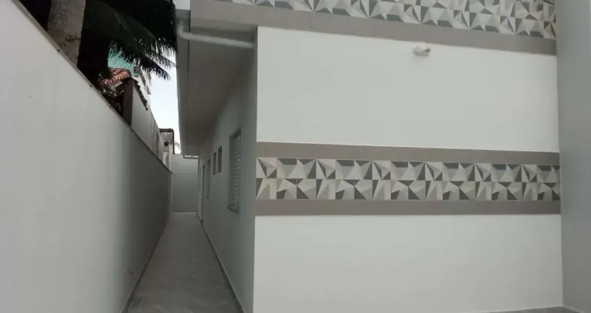 CASA NOVA (E LINDA) DE 2 DORMS. E 1 SUÍTE NO JD. REAL