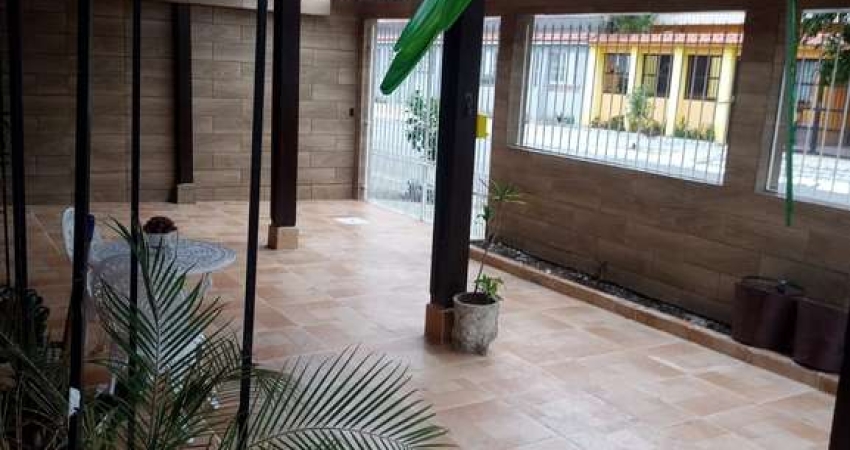 Excelente Casa ISOLADA 3 dormitórios mais Edicula no bairro CAIÇARA em Praia Grande - SP.  Apenas 250mts da PRAIA e  Próximo a vários comércios!!!