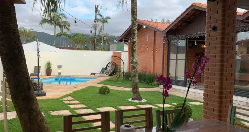 LINDA CASA NO BAIRRO DO JARDIM FLORIDA - PRAIA GRANDE .