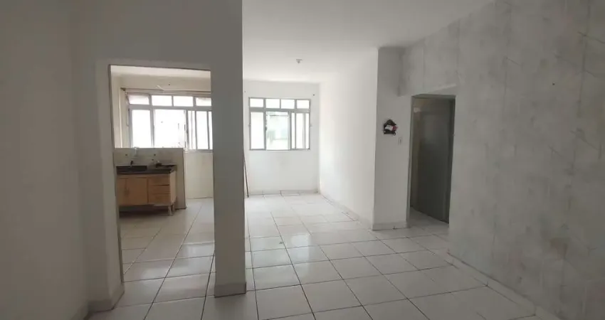 Apartamento à venda em Praia Grande-SP, bairro Guilhermina, 2 quartos, 1 sala, 1 banheiro, 1 vaga de garagem.