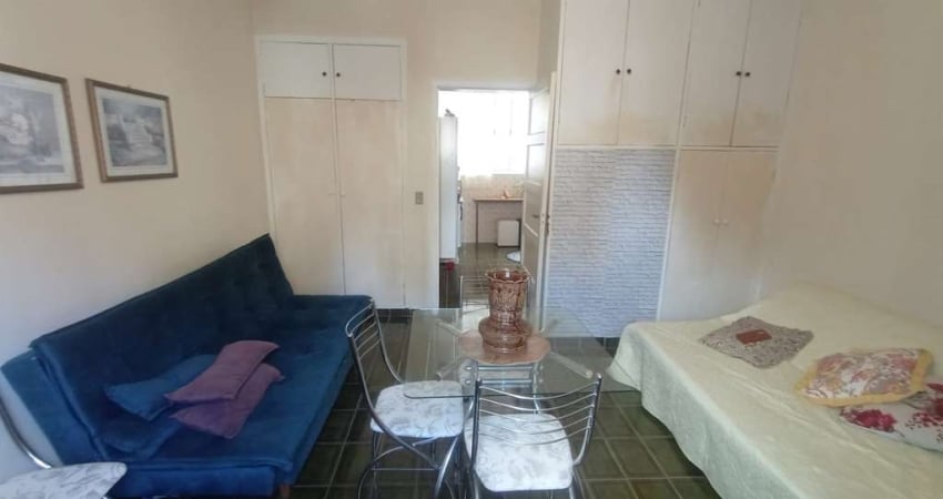 Apartamento à venda na Guilhermina: 1 quarto, 1 banheiro, 1 vaga, 40m² em Praia Grande-SP.