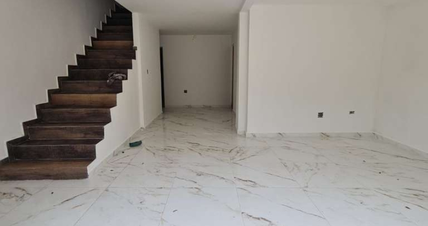 Sala Comercial de Alto Padrão para Locação em Praia Grande-SP, Boqueirão - 1 Sala, 6 Banheiros, 350m² de Área.