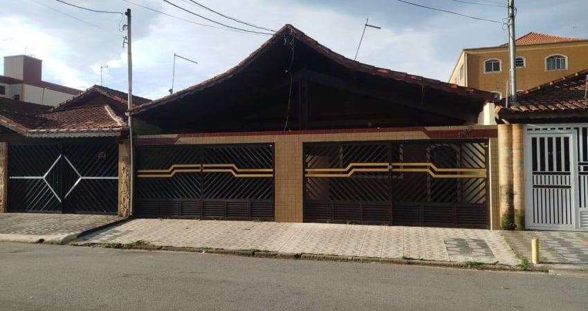 Casa para locação em Praia Grande-SP, bairro Ocian: 2 quartos, 1 suíte, 1 sala, 2 banheiros, 2 vagas, 125m². Venha conhecer!