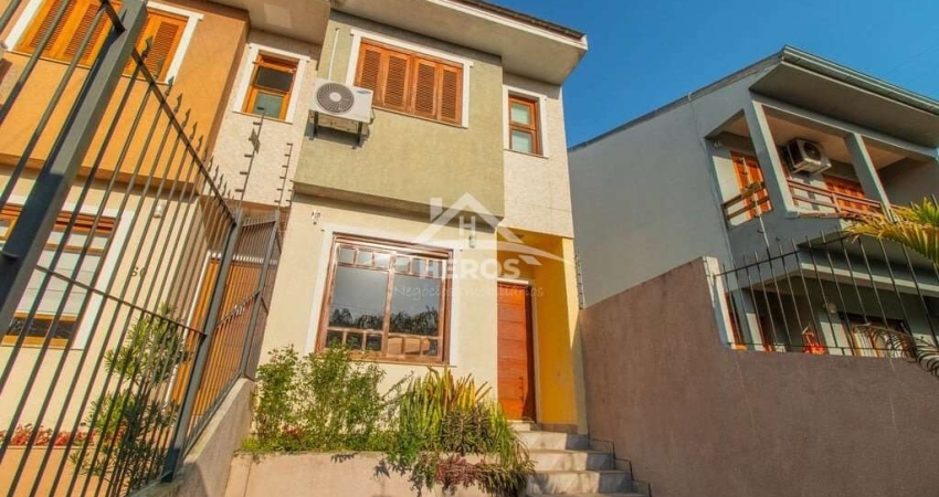 Casa com 3 quartos à venda na Rua Ilari Arlindo Basei, 62, Guarujá, Porto Alegre