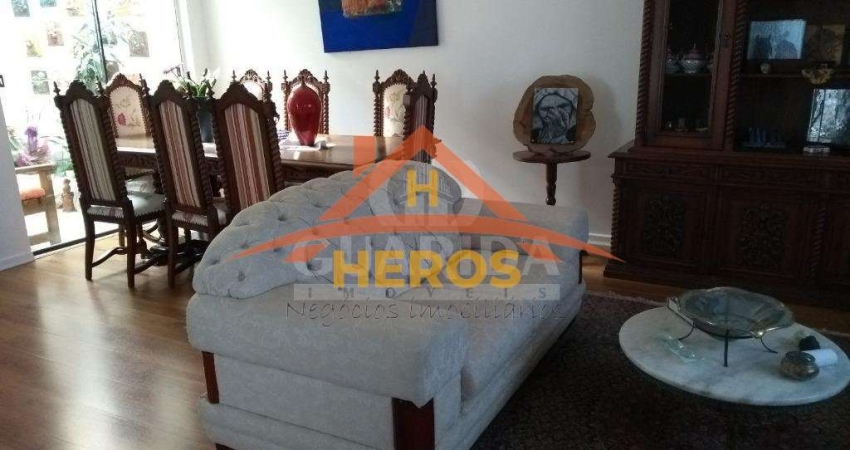 Casa com 3 quartos à venda na Rua Criciúma, 258, Guarujá, Porto Alegre