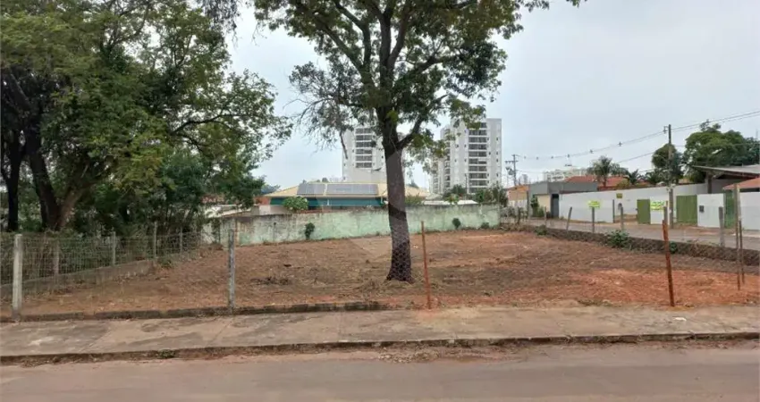 Terreno comercial à venda no Despraiado, Cuiabá 