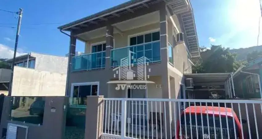 Casa com 3 quartos à venda na Rua 207, 850, Alto São Bento, Itapema