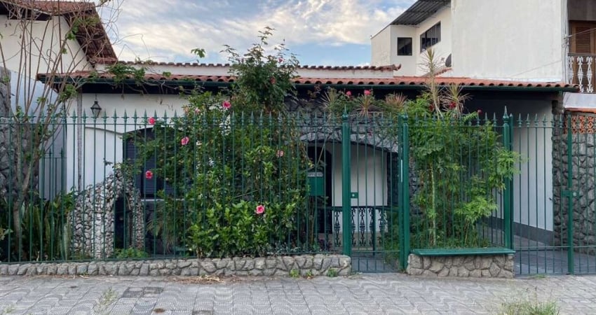 Casa com 6 dormitórios para alugar, 241 m² por R$ 3.773,03/mês - Fábrica - Juiz de Fora/MG