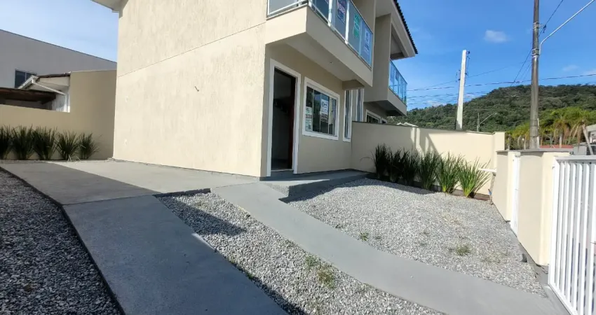 Vendo casa sobrado 2 quartos, 146m², amplo quintal, excelente localização, bela vista, palhoça - sc