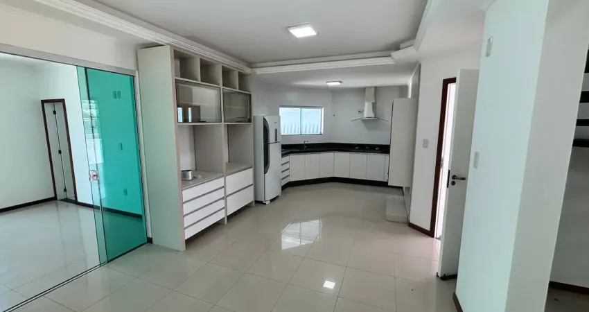Alugo casa sobrado, 3 quartos, 250m², semimobiliada, pedra branca, palhoça - sc