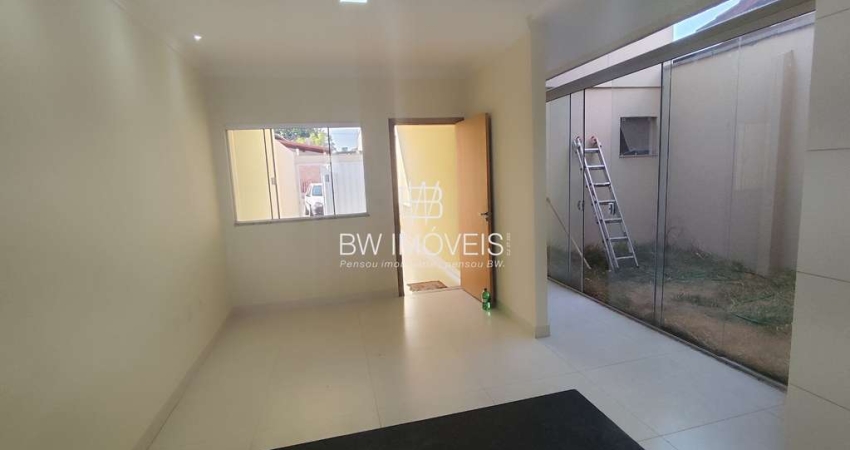 Casa, 3Q 1 suíte, NOVA, Quintal, Garagem 3 veículos, Jardim Helvécia, Próx av Rio Verde