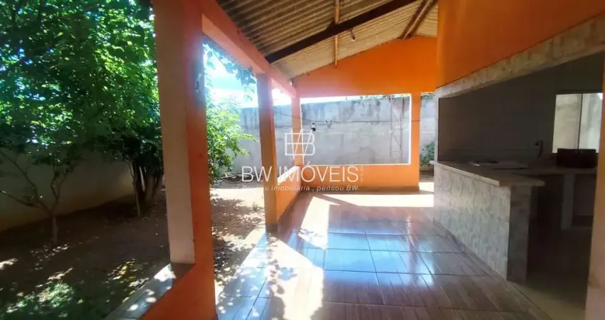 Casa, 3q 1 suíte, quintal amplo com pomar, garagem 4 ou + veículos, jardins do cerrado