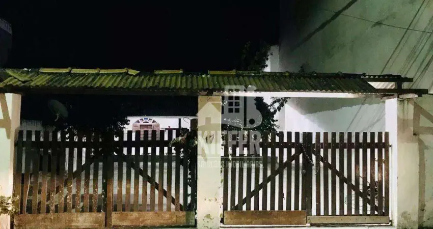 3 Casas , total  de 5 quartos à venda, 228 m² por R$ 450 - Peró - Cabo Frio/RJ
