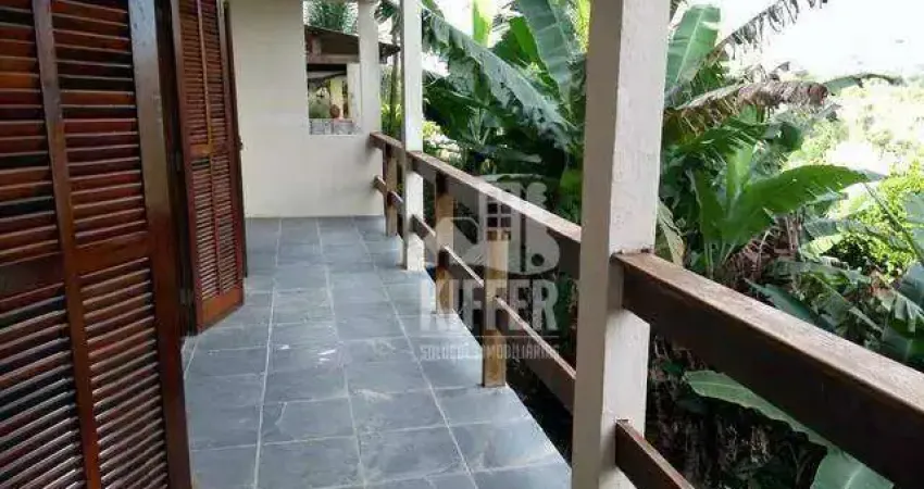 Casa com 3 quartos à venda, 360 m² por R$ 635.000 - Santa Rosa - Niterói/RJ