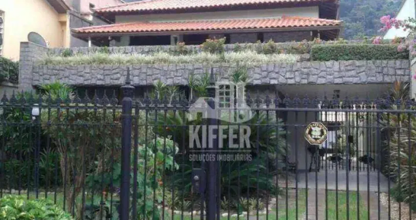 Casa Duplex Alto Padrão em São Francisco – 5 Quartos, Piscina e Vista para a Montanha
