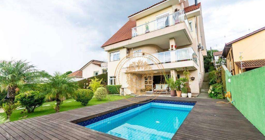 Casa com 4 dormitórios no Mercês