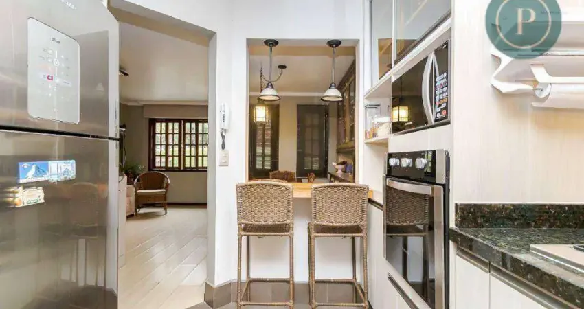 Sobrado em condomínio com quintal à venda em santa felicidade