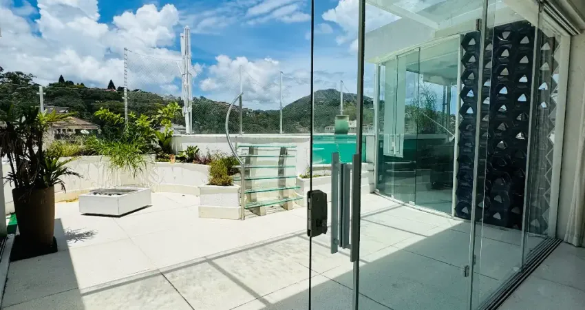 O Luxo no Coração de Teresópolis! Cobertura com Vista Privilegiada**