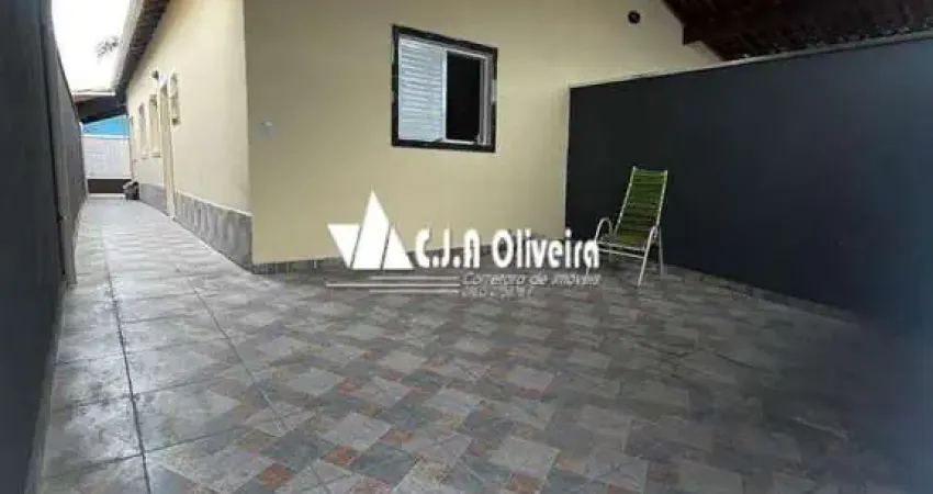 Casa nova com piscina em excelente localização em  Mongaguá 