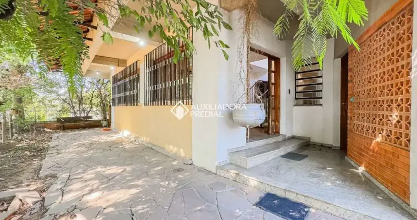 Casa com 4 quartos para alugar na Avenida Benno Mentz, 782, Vila Ipiranga, Porto Alegre