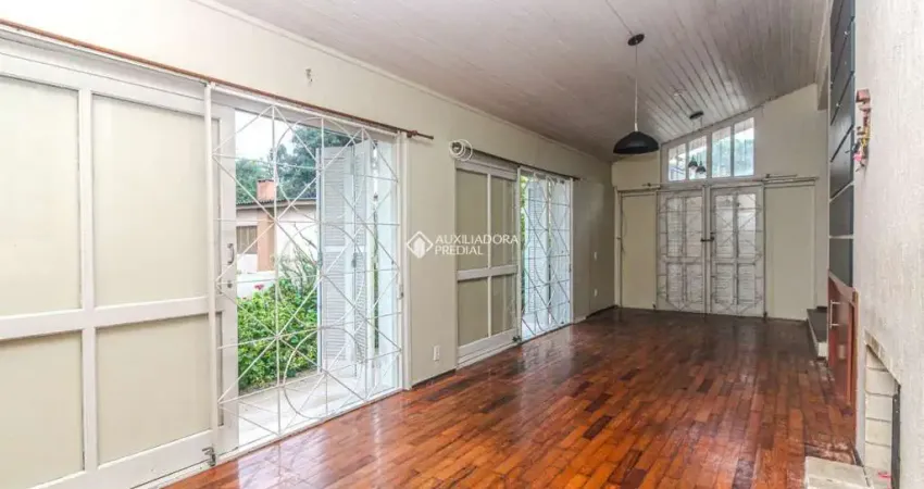 Casa em condomínio fechado com 4 quartos para alugar na Rua dos Guananas, 180, Espírito Santo, Porto Alegre