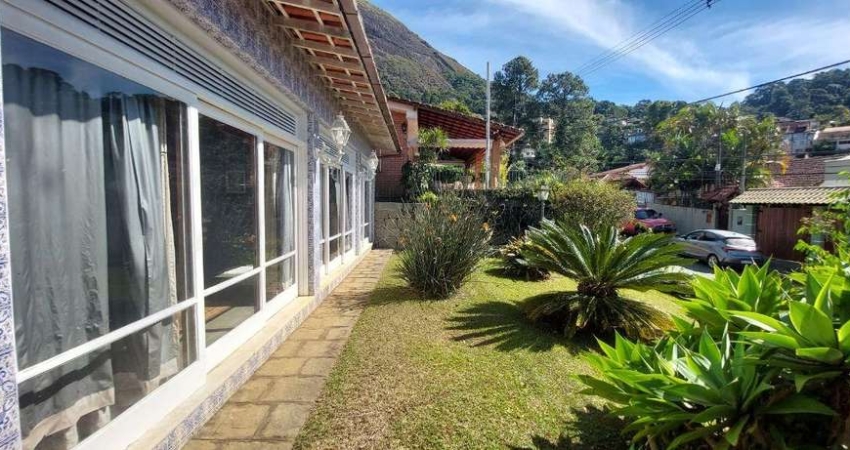 Casa para Venda em Teresópolis, Iúcas, 4 dormitórios, 1 suíte, 3 banheiros, 2 vagas
