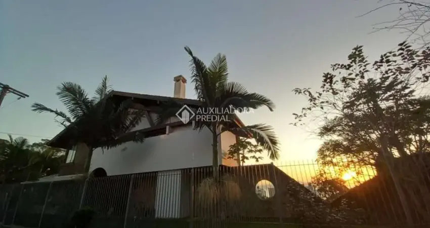 Casa com 5 quartos à venda na Rua Comandante Oscar Amarante Romaguera, 34, João Paulo, Florianópolis