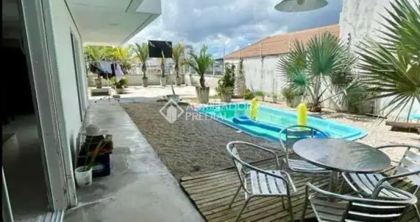 Casa com 3 quartos à venda na Rua Professor Bayer Filho, 235, Coqueiros, Florianópolis