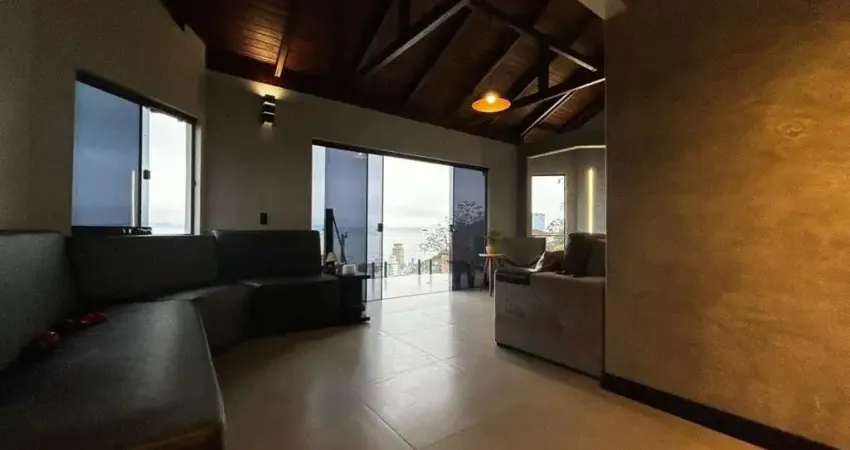 Casa com 2 quartos à venda na Rua Ângelo La Porta, 590, Centro, Florianópolis