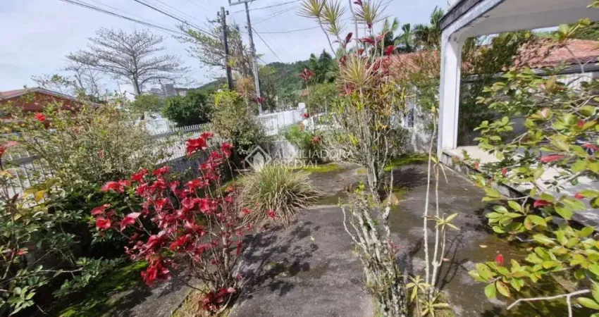Terreno à venda na Avenida Jacarandá, 567, Daniela, Florianópolis