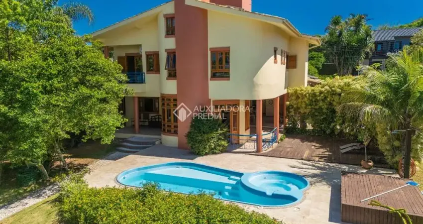 Casa em condomínio fechado com 5 quartos à venda na Rua Vereador Osni Ortiga, 2991, Lagoa da Conceição, Florianópolis