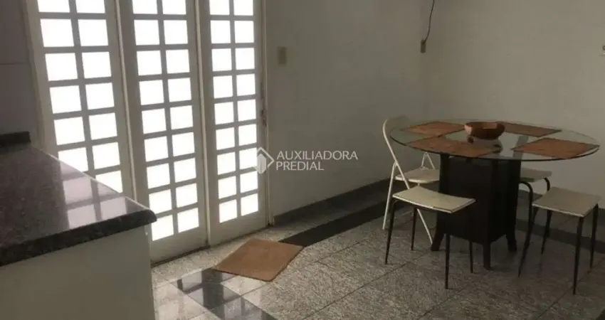 Casa em condomínio fechado com 3 quartos à venda na Rua Amadeo Paulino Vallério, 11, Vila Íris, São Bernardo do Campo