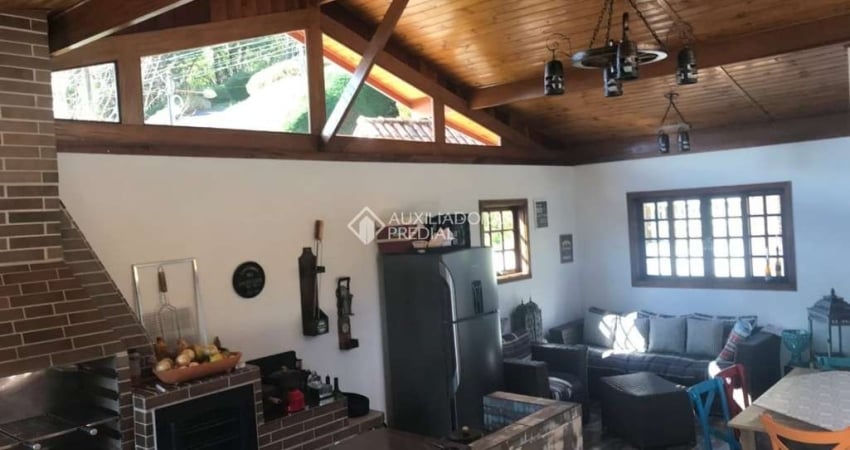 Casa em condomínio fechado com 4 quartos à venda na A, 181, Capivari, Campos do Jordão