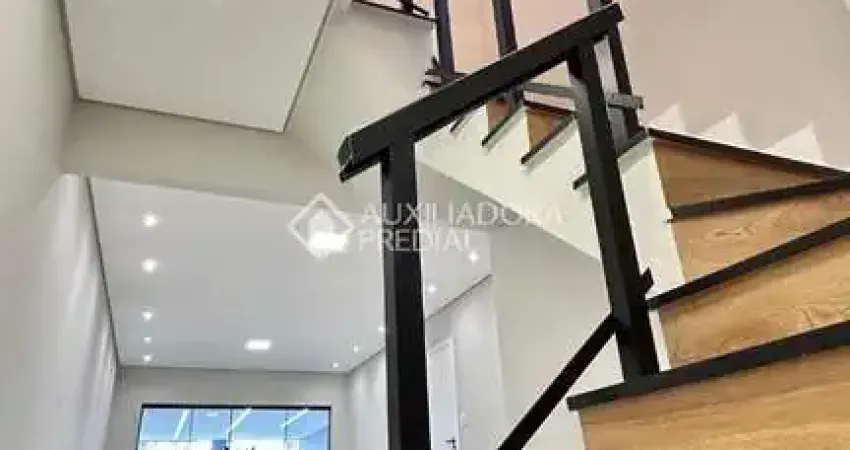 Casa com 3 quartos à venda na Rua Chuí, 520, Vila Pires, Santo André