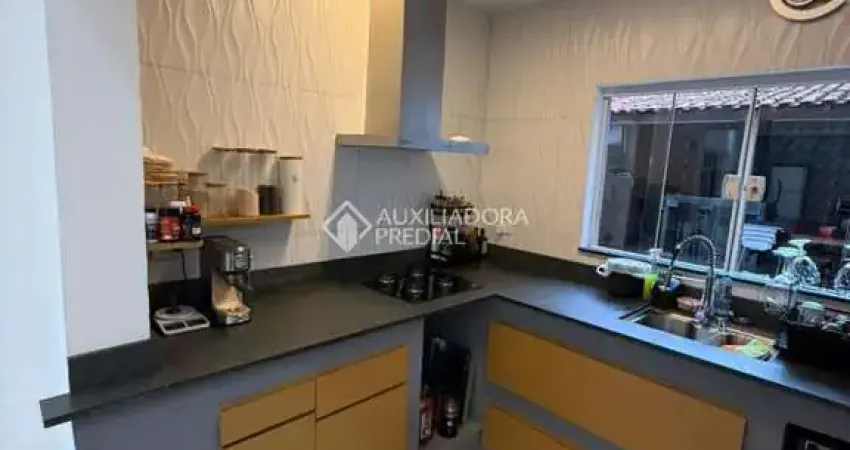 Casa com 3 quartos à venda na Maria Calegari do Nascimento, 63, Vila Nossa Senhora das Vitórias, Mauá