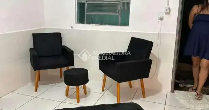 Casa com 2 quartos à venda na Rua Tiquinho, 60, Jardim Gurilândia, Taubaté