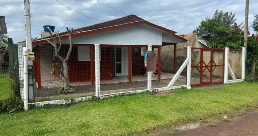 Casa com 2 quartos à venda na Travessa Pedrão, 1092, Centro, Balneário Pinhal